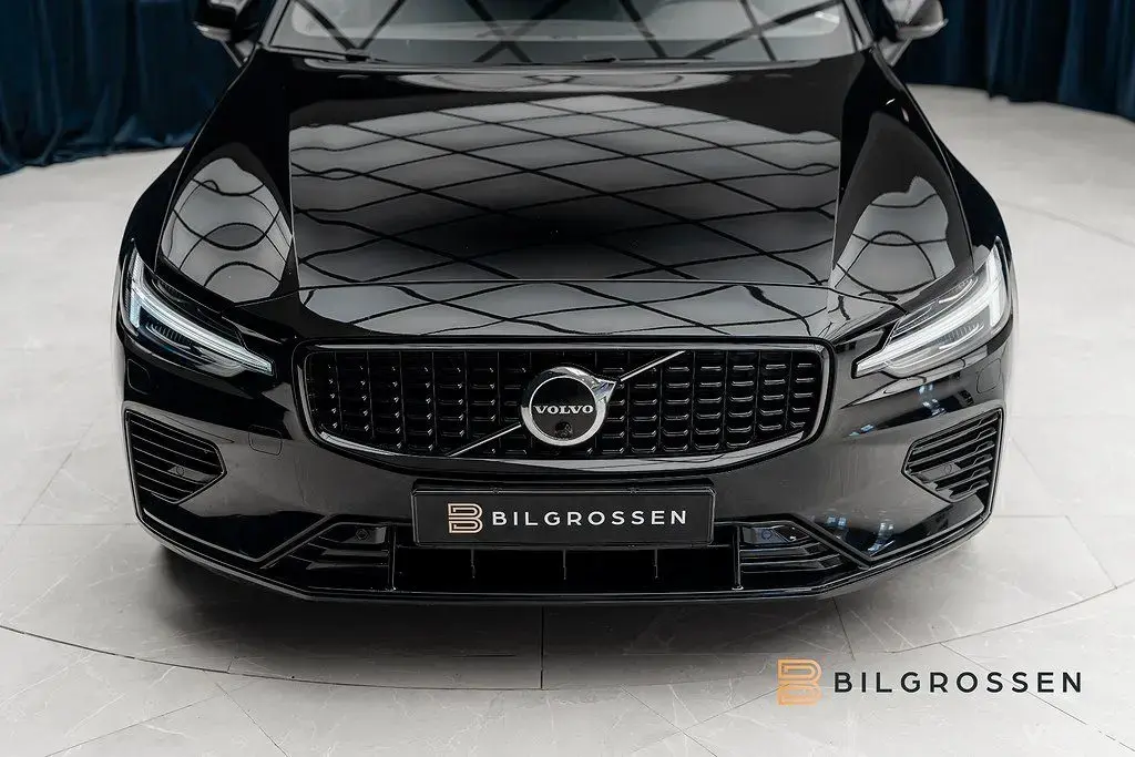 Volvo S60 Recharge T8 AWD Plus Dark 3.79% H/K 360 Drag MOMS 335kW