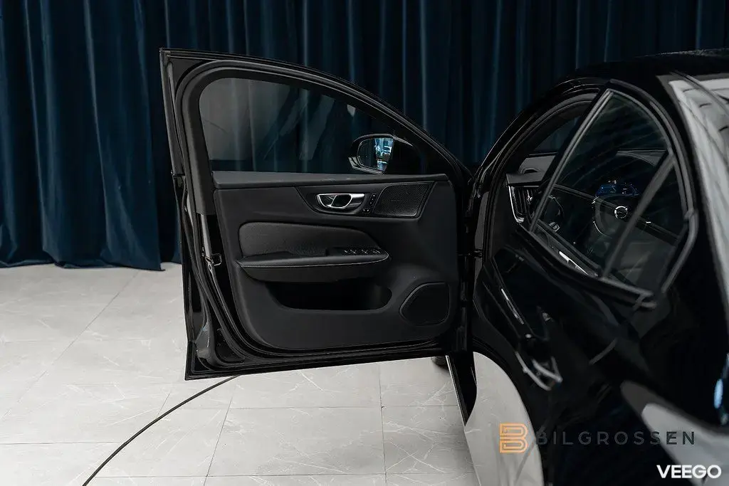 Volvo S60 Recharge T8 AWD Plus Dark 3.79% H/K 360 Drag MOMS 335kW