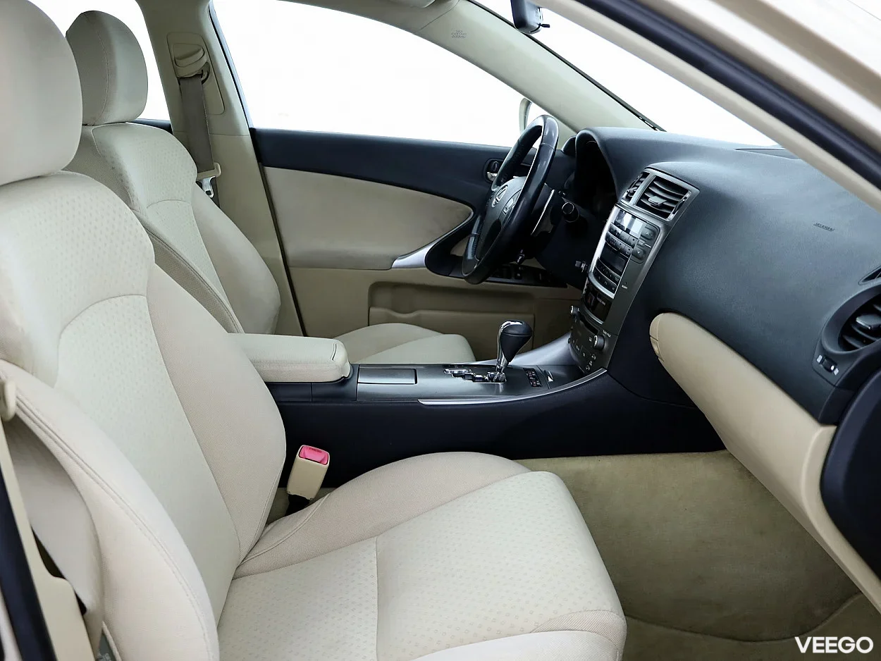 Lexus IS 250 2.5 154kW