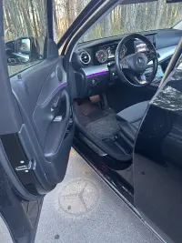 Mercedes-Benz E220 2.0 143kW thumbnail