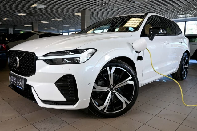 Image of Volvo XC60 AWD B&W 4C LUXURY+ ULTRA DARK XENIUM INTELLI FULL 2 293kW