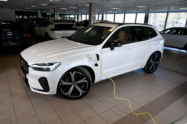 Image of Volvo XC60 AWD B&W 4C LUXURY+ ULTRA DARK XENIUM INTELLI FULL 2 293kW