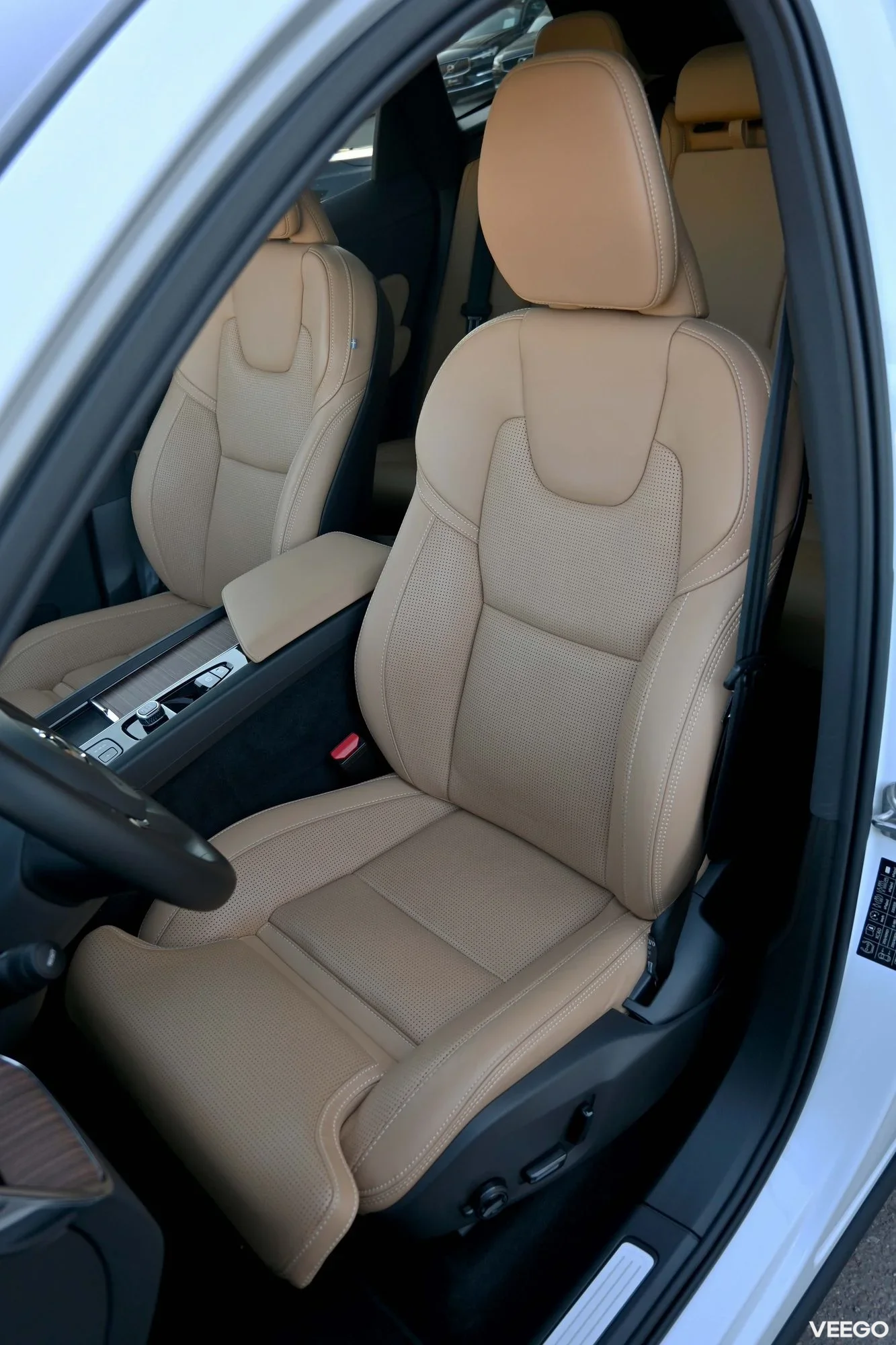 Volvo XC60 AWD 4C LUXURY+ ULTRA DARK XENIUM INTELLI FULL 2 293kW