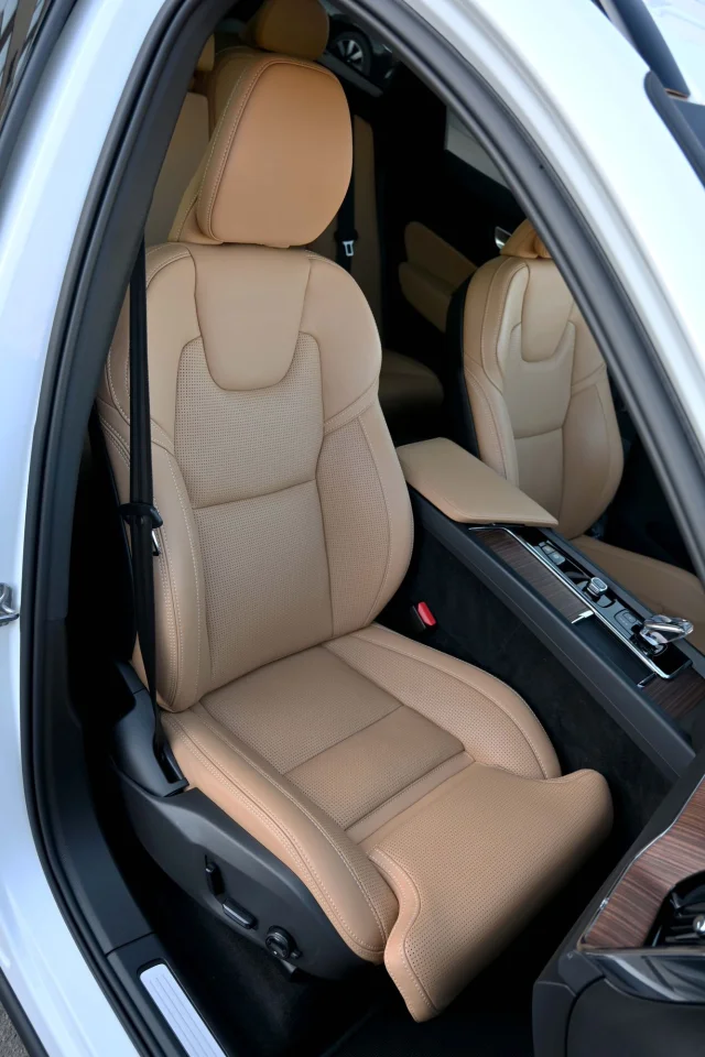 Image of Volvo XC60 AWD B&W 4C LUXURY+ ULTRA DARK XENIUM INTELLI FULL 2 293kW