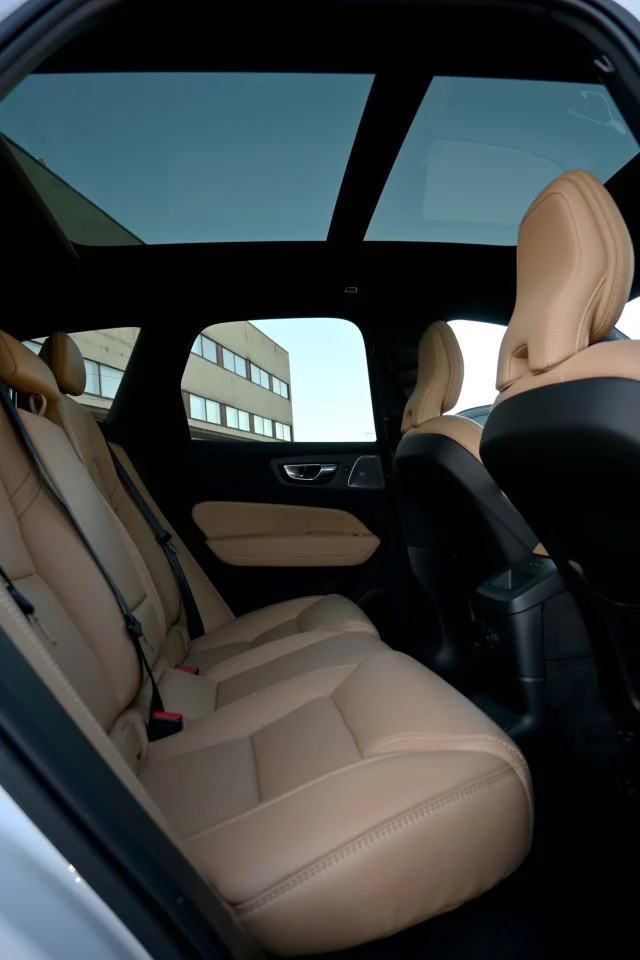 Image of Volvo XC60 AWD B&W 4C LUXURY+ ULTRA DARK XENIUM INTELLI FULL 2 293kW