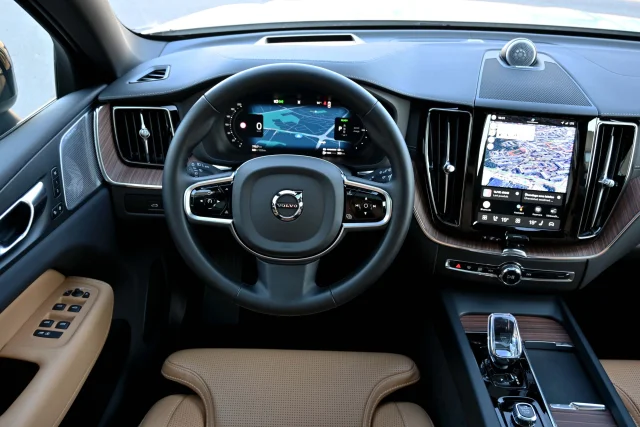 Image of Volvo XC60 AWD B&W 4C LUXURY+ ULTRA DARK XENIUM INTELLI FULL 2 293kW