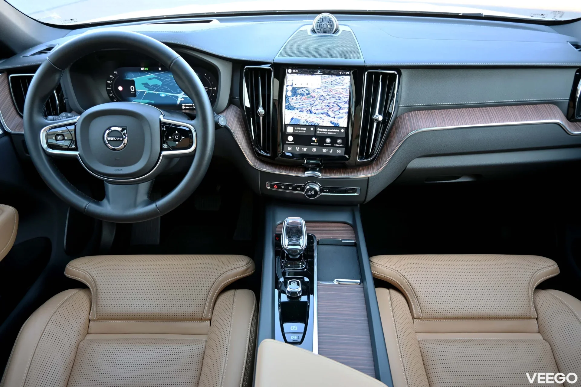 Volvo XC60 AWD 4C LUXURY+ ULTRA DARK XENIUM INTELLI FULL 2 293kW