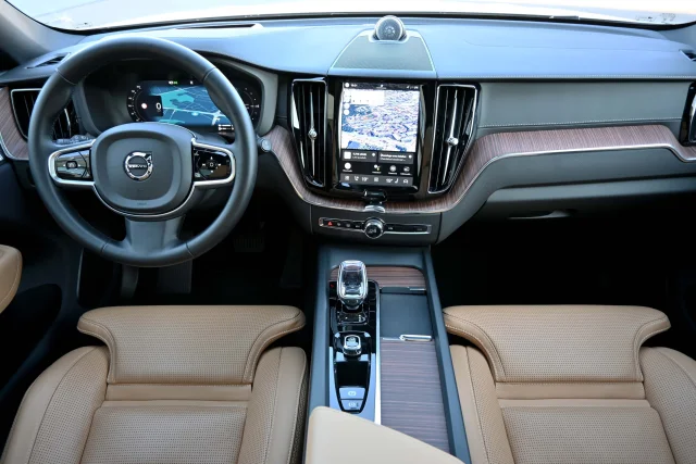 Image of Volvo XC60 AWD B&W 4C LUXURY+ ULTRA DARK XENIUM INTELLI FULL 2 293kW