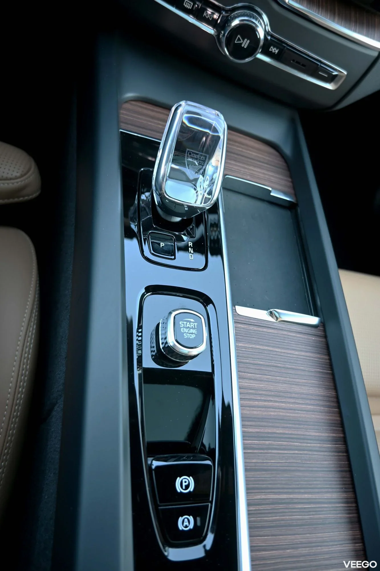 Volvo XC60 AWD 4C LUXURY+ ULTRA DARK XENIUM INTELLI FULL 2 293kW