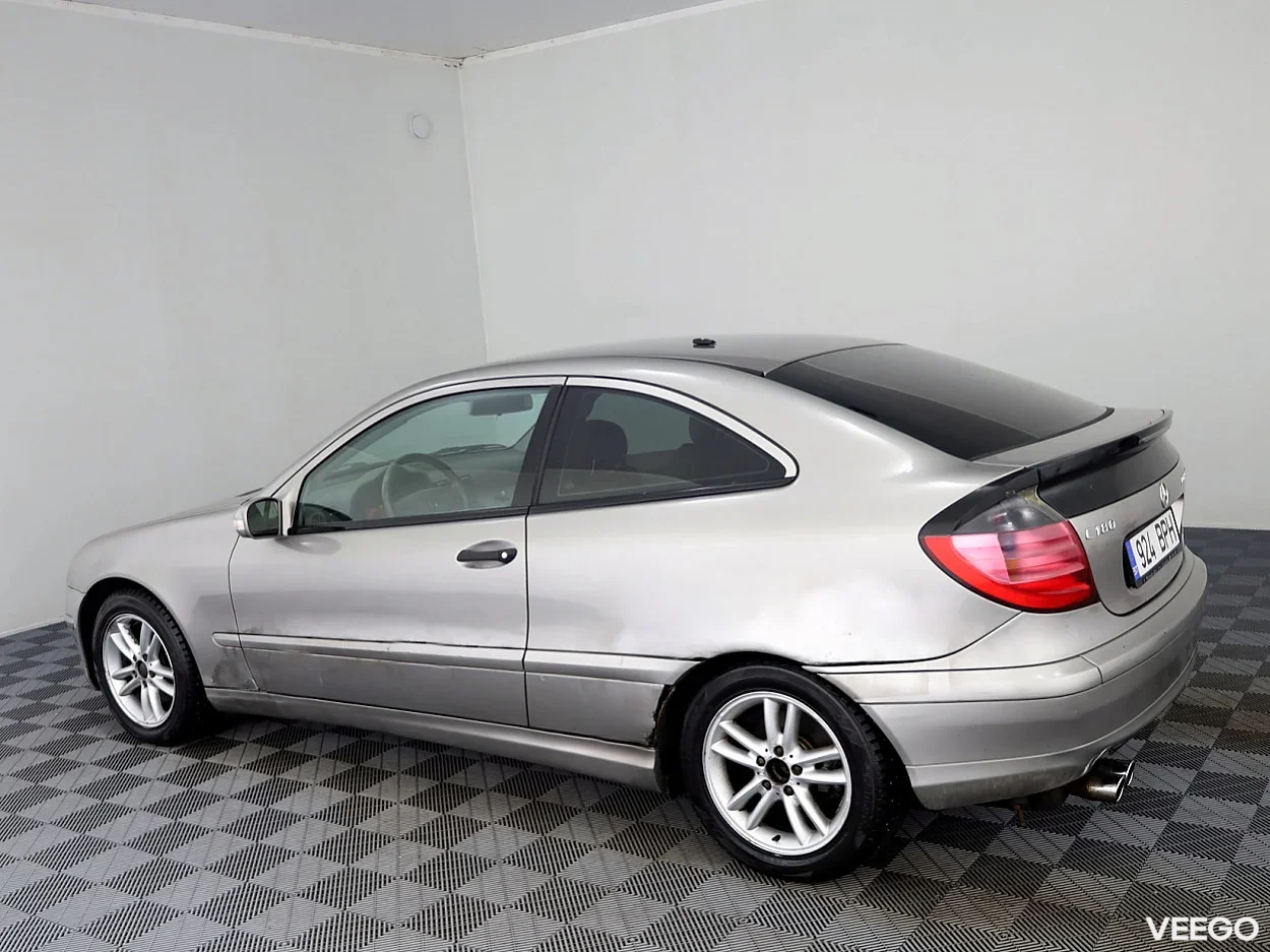 Mercedes-Benz C180 1.8 105kW