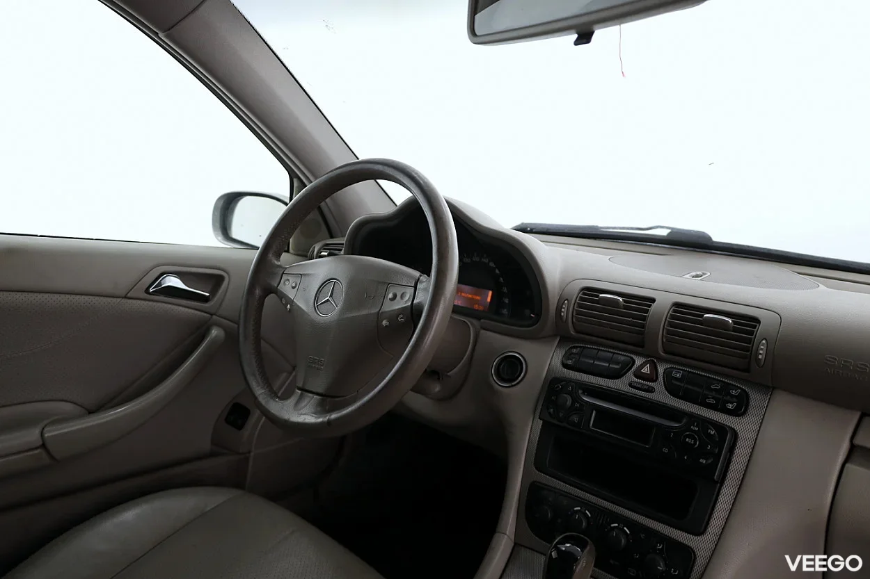 Mercedes-Benz C180 1.8 105kW