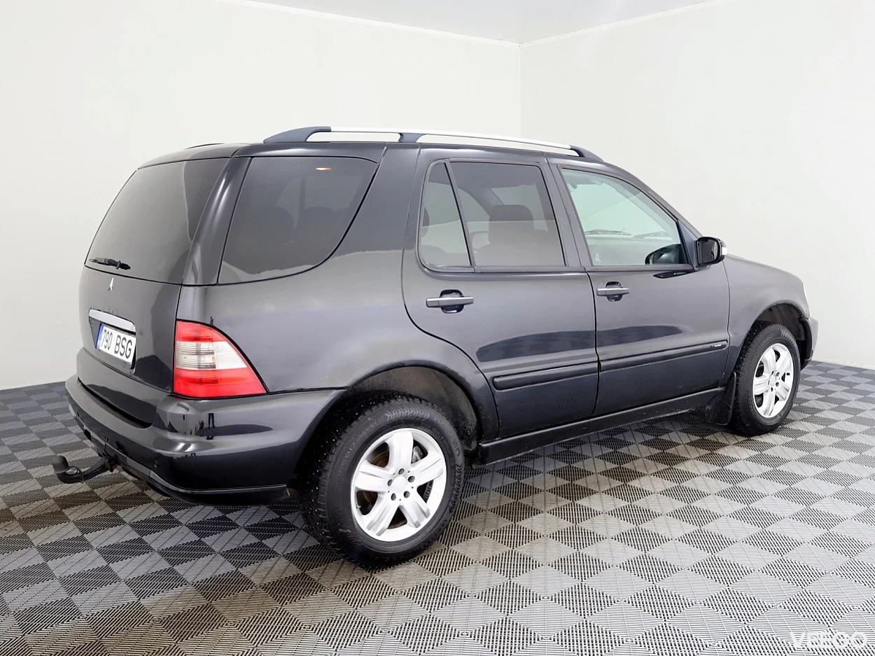 Mercedes-Benz ML270 2.7 121kW