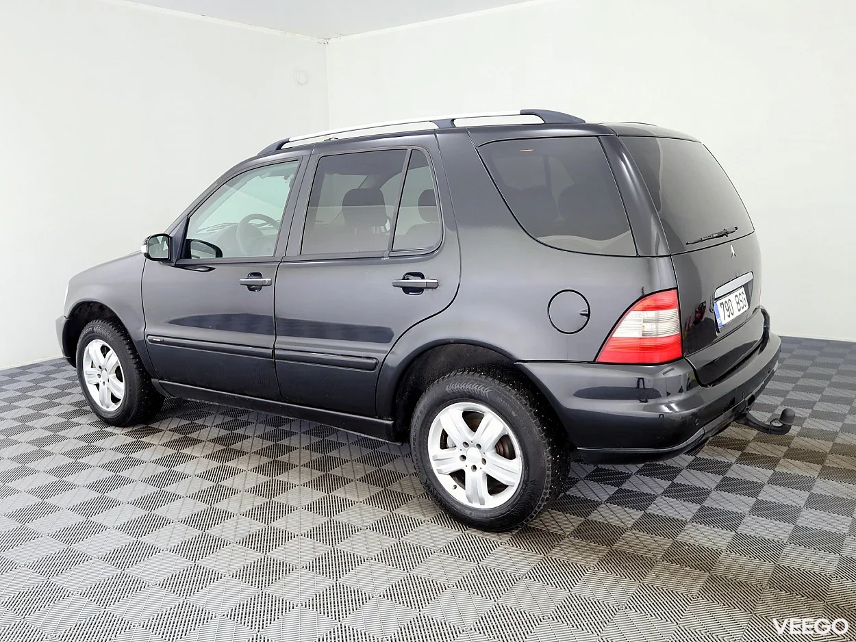 Mercedes-Benz ML270 2.7 121kW