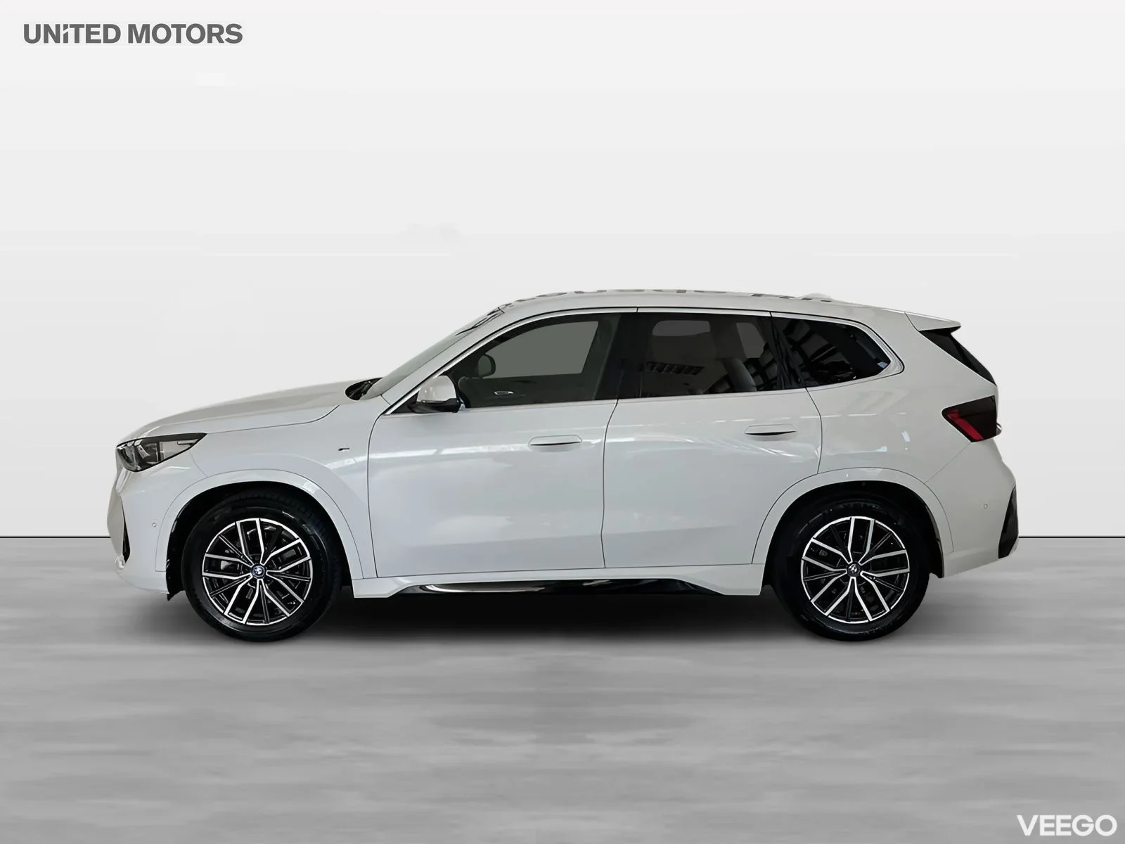 BMW iX1 xDrive30 M Sport Comfort Access Dragkrok Rattvärme