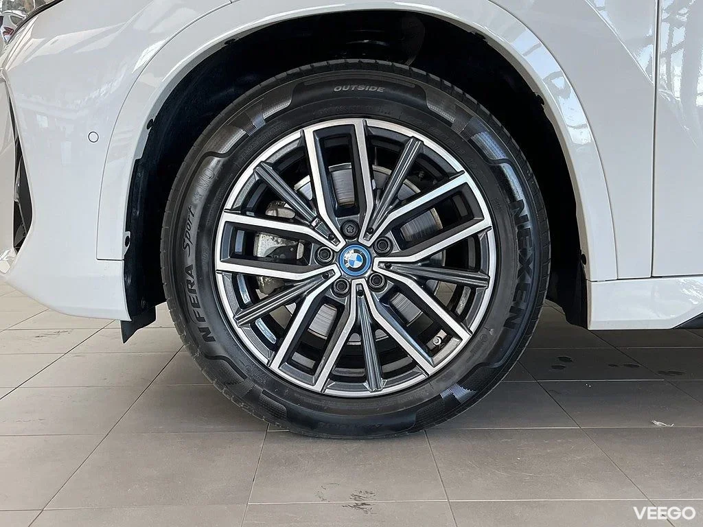 BMW iX1 xDrive30 M Sport Comfort Access Dragkrok Rattvärme