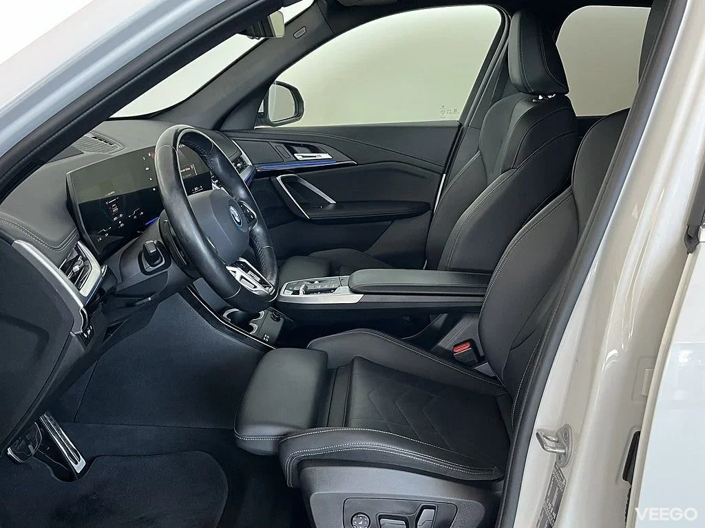 BMW iX1 xDrive30 M Sport Comfort Access Dragkrok Rattvärme