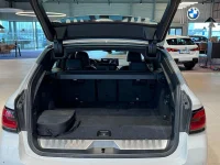 BMW 530 xDrive Touring M Sport Dragkrok Rattvärme Elstolar 215kW thumbnail