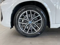BMW iX1 xDrive30 M Sport Comfort Access Dragkrok Rattvärme thumbnail
