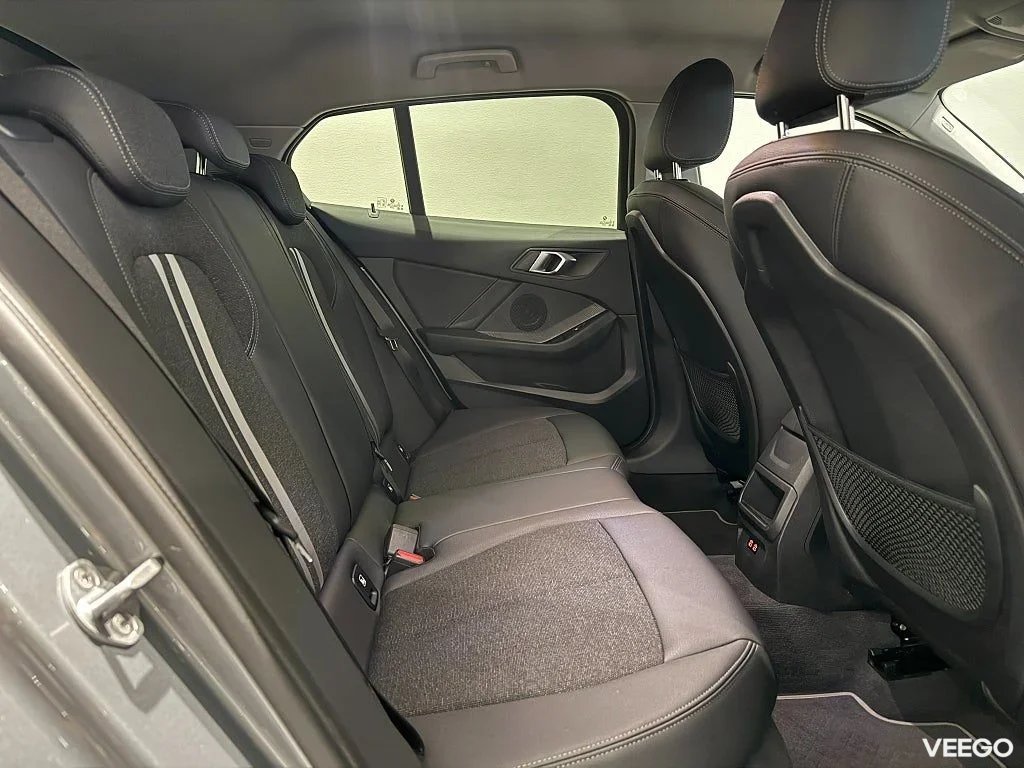 BMW 118 i Sport Line Manuell Nav PDC Tonade Rutor PDC Sportstol