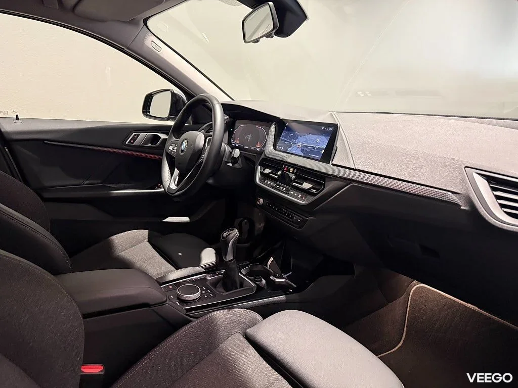 BMW 118 i Sport Line Manuell Nav PDC Tonade Rutor PDC Sportstol