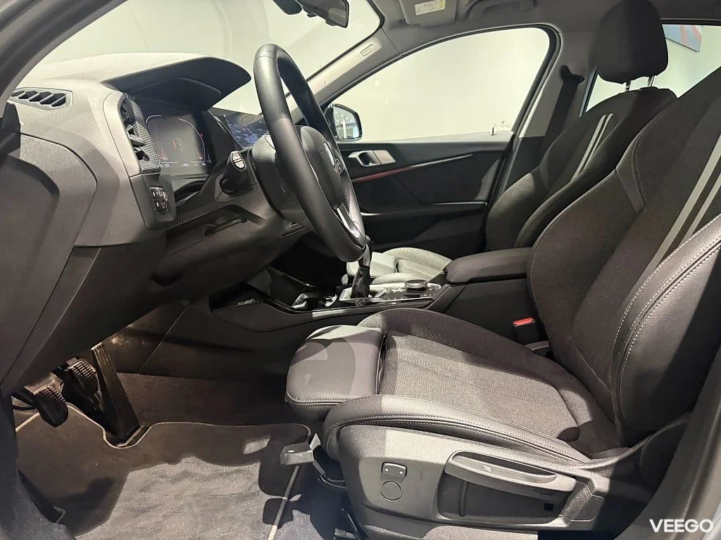 BMW 118 i Sport Line Manuell Nav PDC Tonade Rutor PDC Sportstol