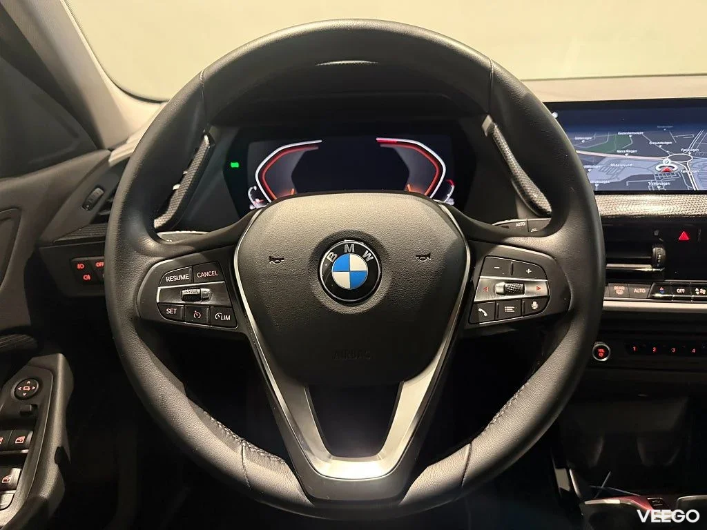 BMW 118 i Sport Line Manuell Nav PDC Tonade Rutor PDC Sportstol