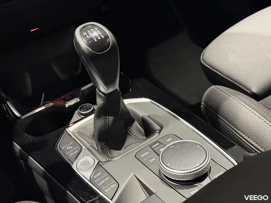 BMW 118 i Sport Line Manuell Nav PDC Tonade Rutor PDC Sportstol