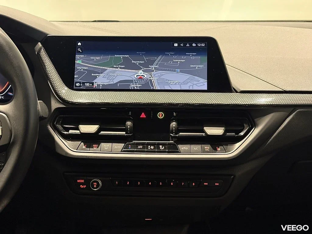 BMW 118 i Sport Line Manuell Nav PDC Tonade Rutor PDC Sportstol