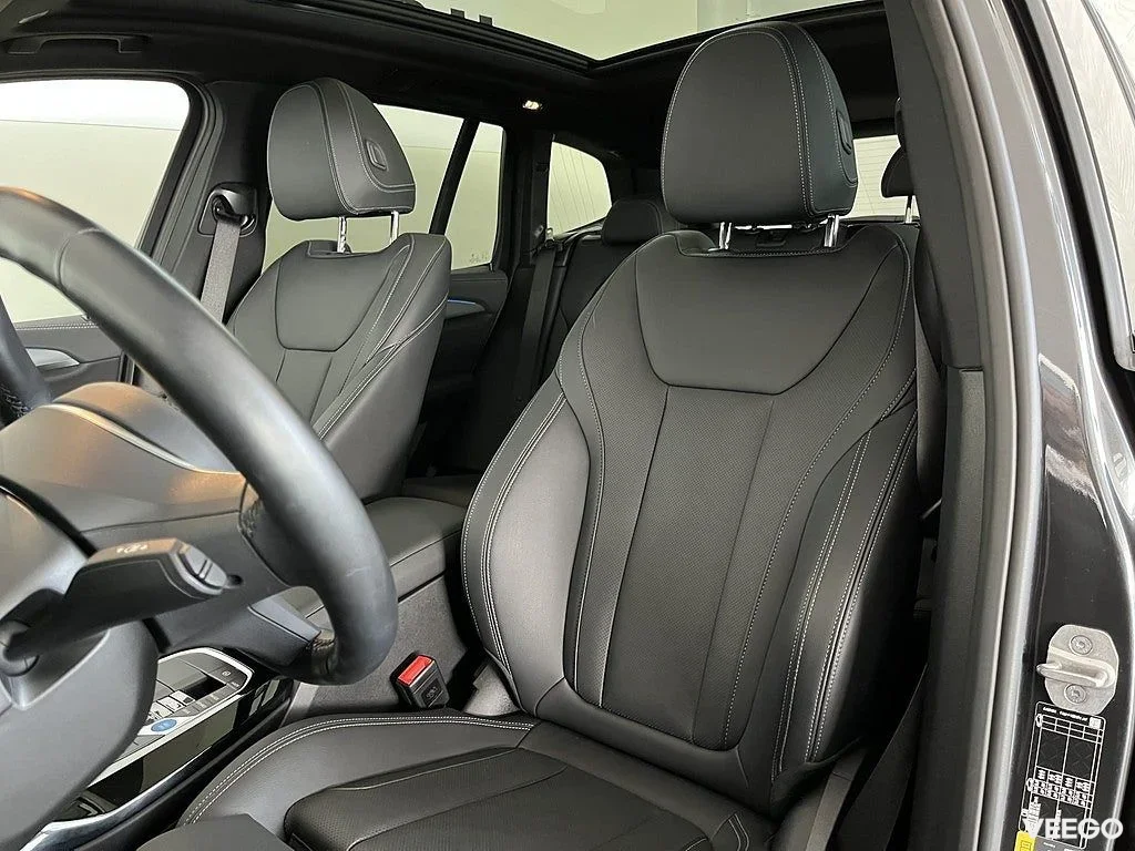 BMW iX3 Charged M Sport Drag Panorama Rattvärme Park Assist