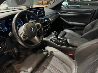 BMW 530 xDrive Touring M Sport Dragkrok Rattvärme Elstolar 215kW thumbnail