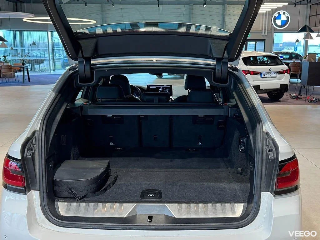 BMW 530 xDrive Touring M Sport Dragkrok Rattvärme Elstolar 215kW