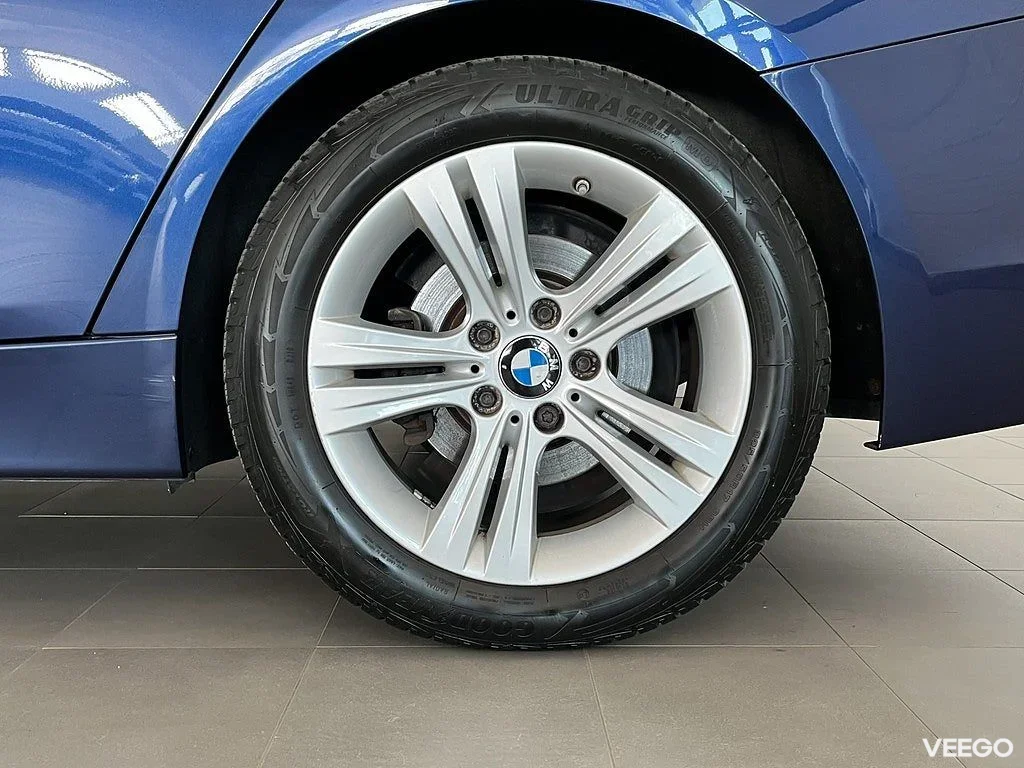 BMW 320 i Touring Model Sport Nav Automat Dragkrok