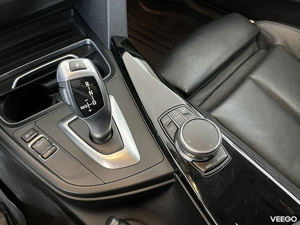 BMW 320 i Touring Model Sport Nav Automat Dragkrok