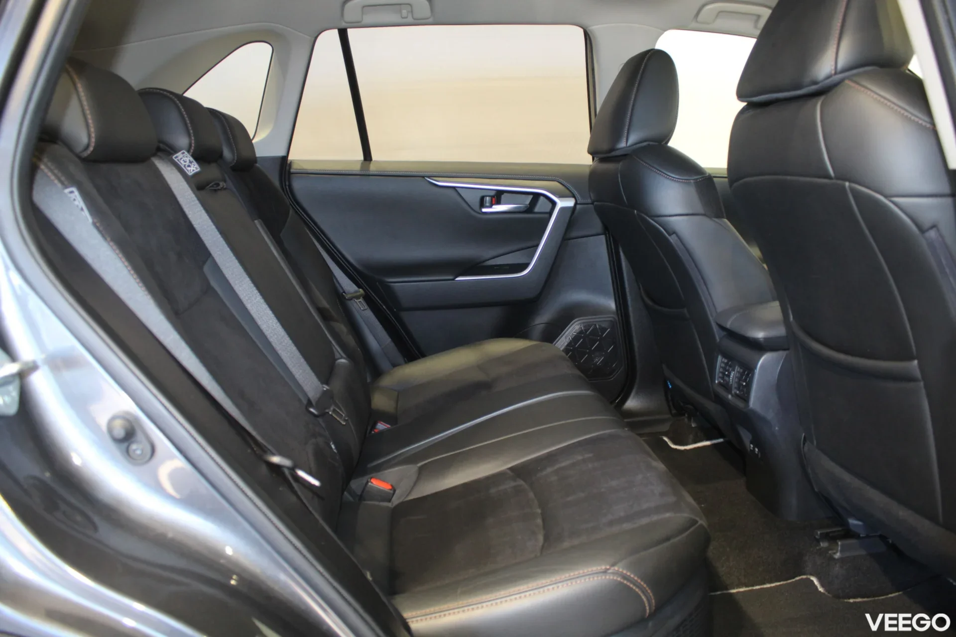 Toyota RAV4 Luxury Plus 2.5 131kW