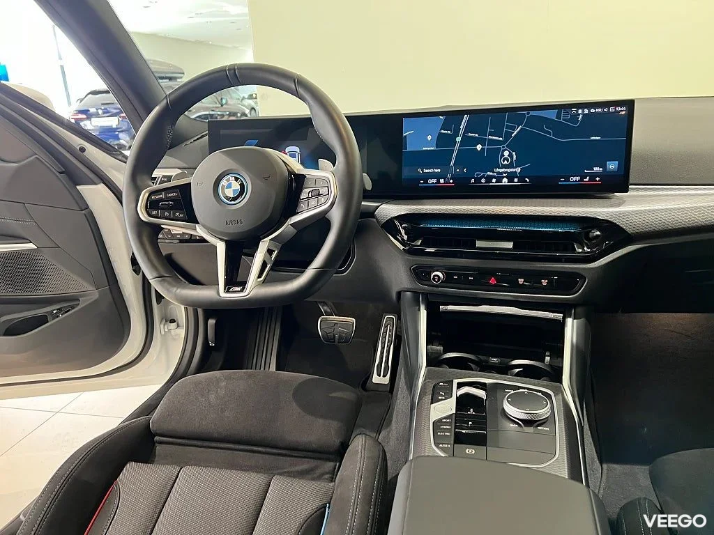 BMW 330 M-Sport, Värmare, Drag, Backkamera - Nya Batteriet