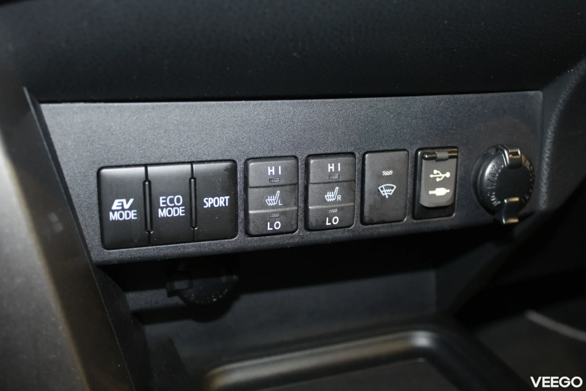 Toyota RAV4 Luxury Plus AWD 2.5 114kW