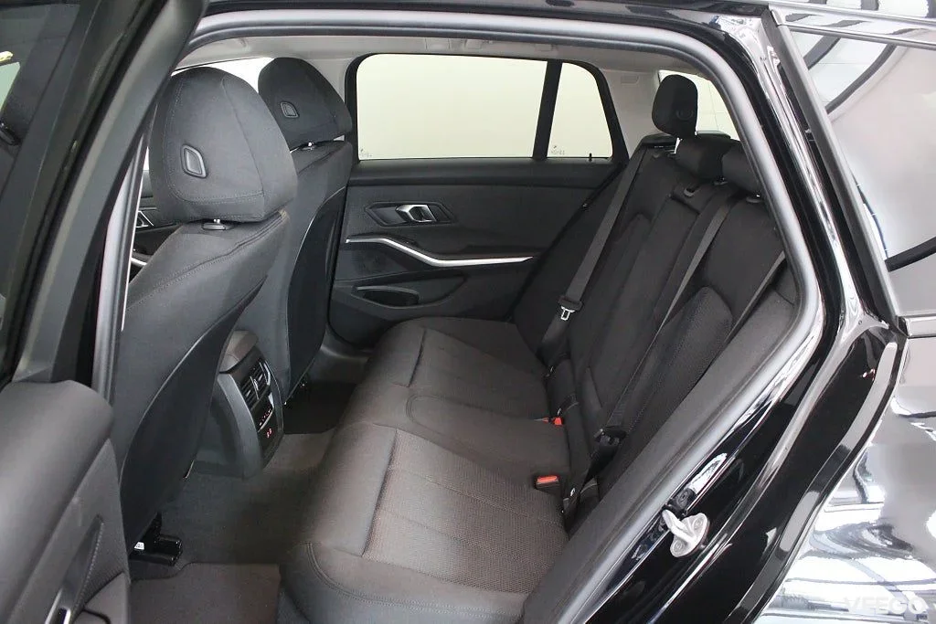 BMW 330 xDrive Touring Drag Rattvärme Adptfarth Park Assist