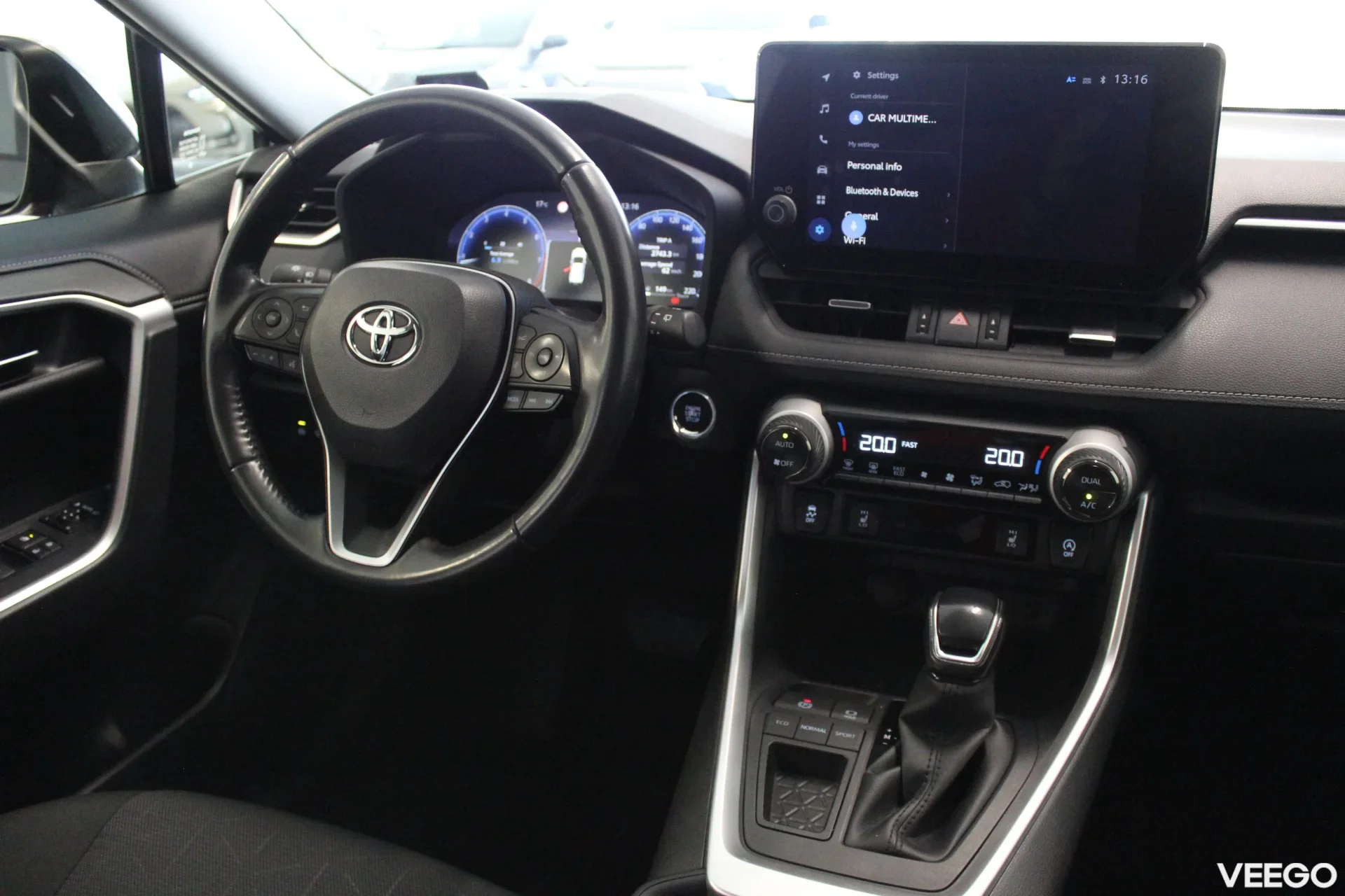 Toyota RAV4 Luxury Comfort pakett FWD 2 129kW