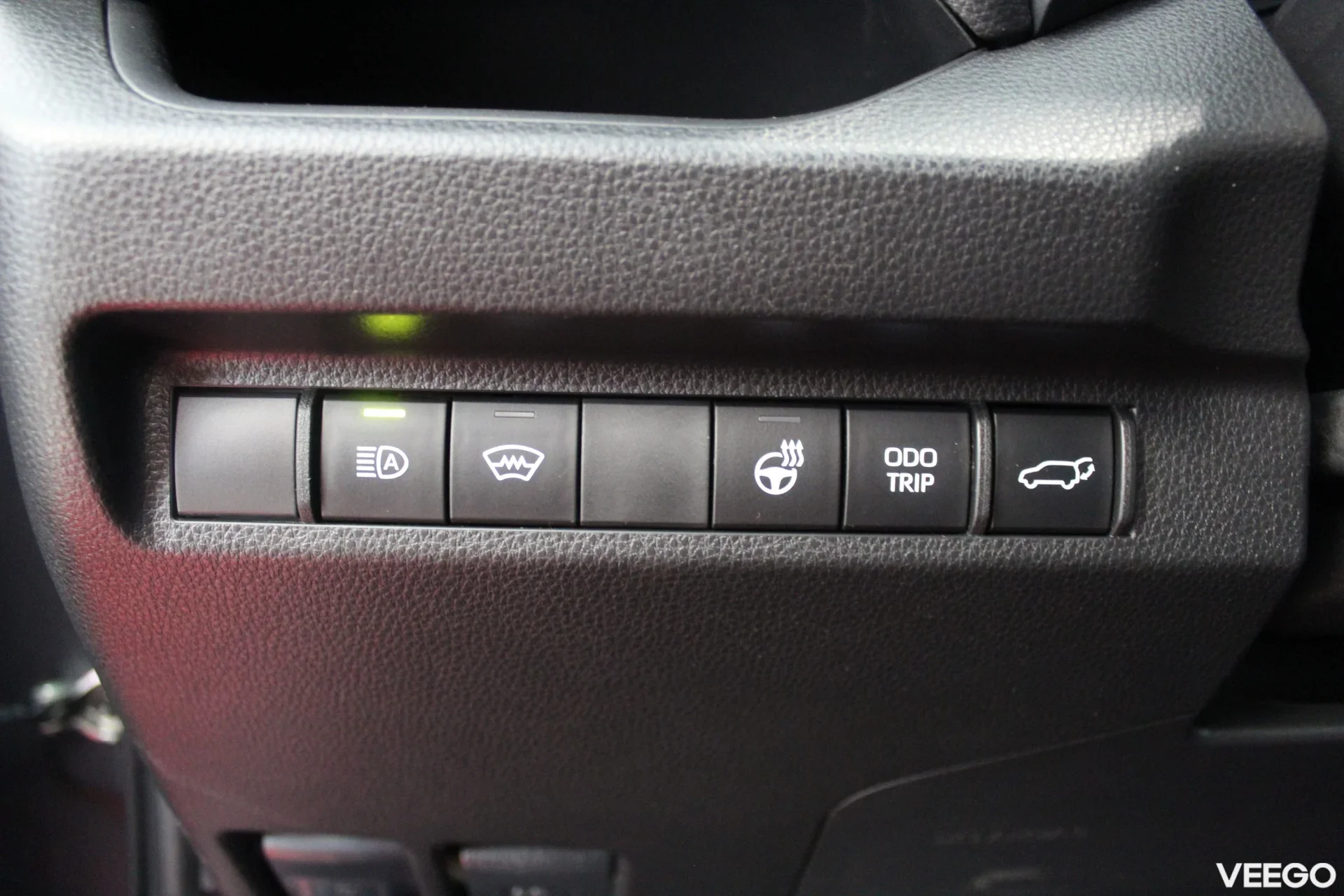 Toyota RAV4 Luxury Comfort pakett FWD 2 129kW