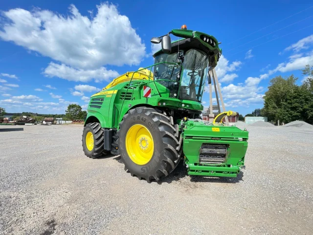 Image of John Deere 8300i 360kW