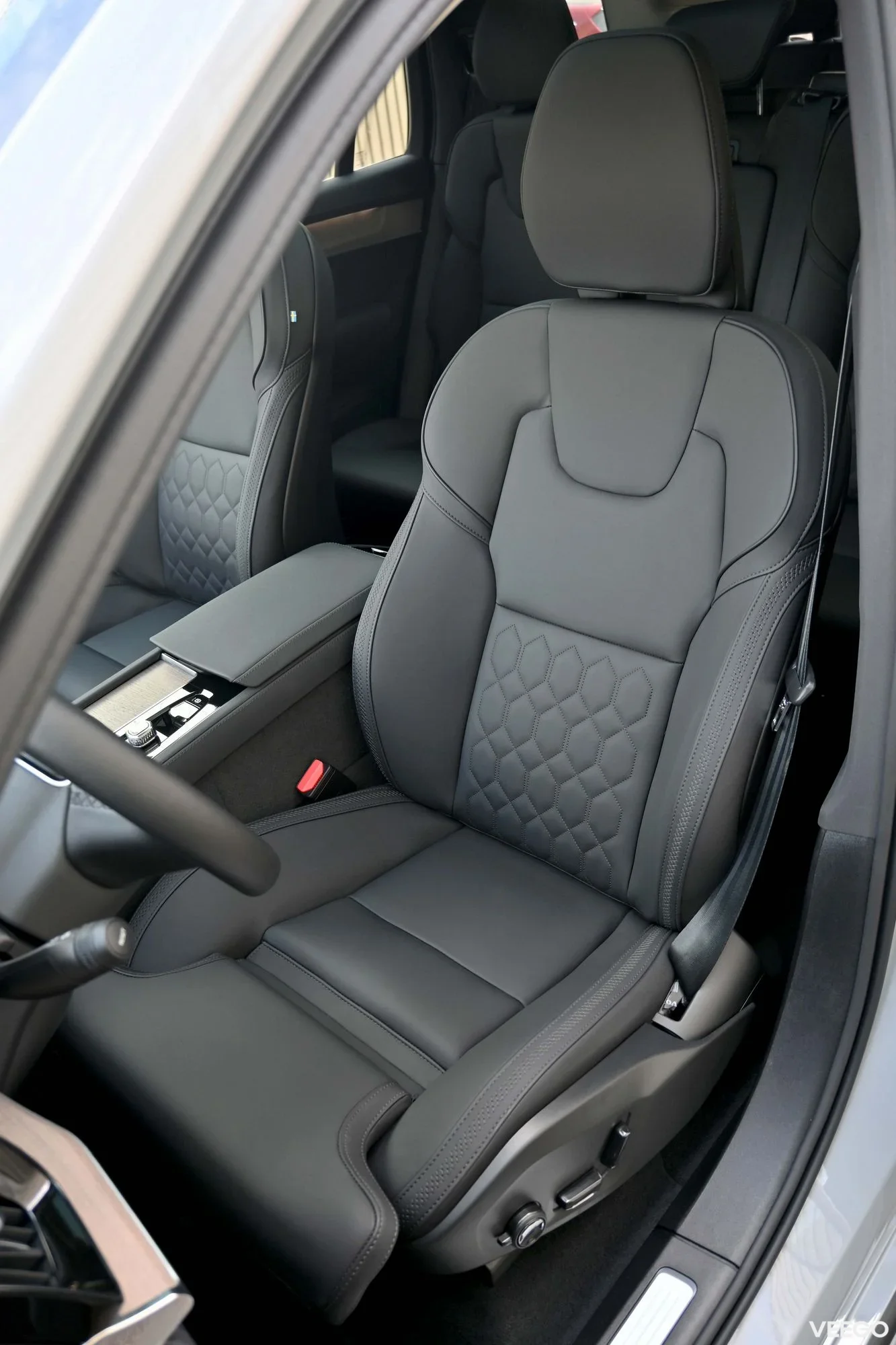 Volvo XC90 AWD H&K BRIGHT XENIUM INTELLI MY26 2 335kW