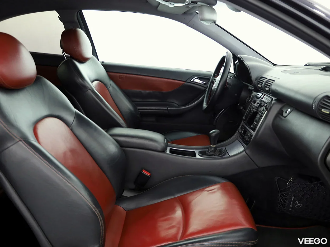 Mercedes-Benz C220 2.2 105kW