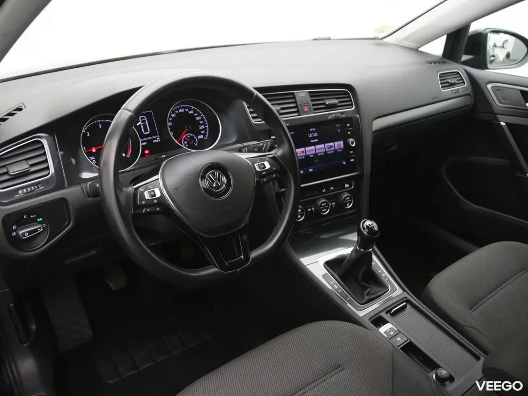 Volkswagen Golf 1.6 85kW