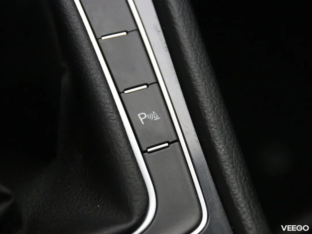 Volkswagen Golf 1.6 85kW