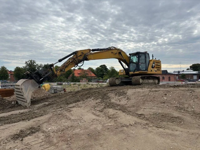 Image of Caterpillar 323 122kW