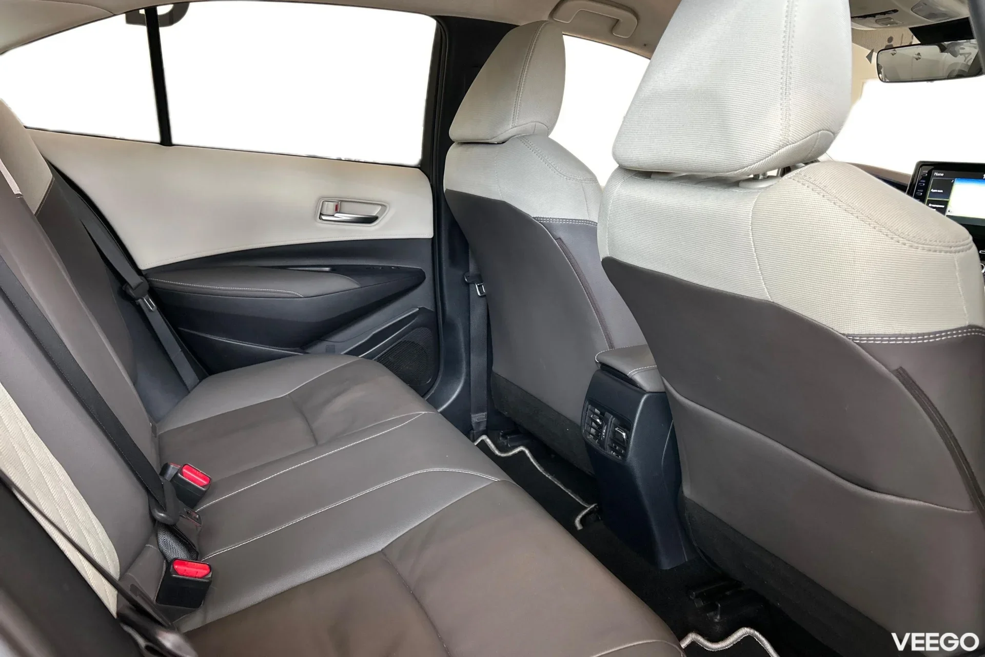 Toyota Corolla Luxury Hybrid 1.8 72kW