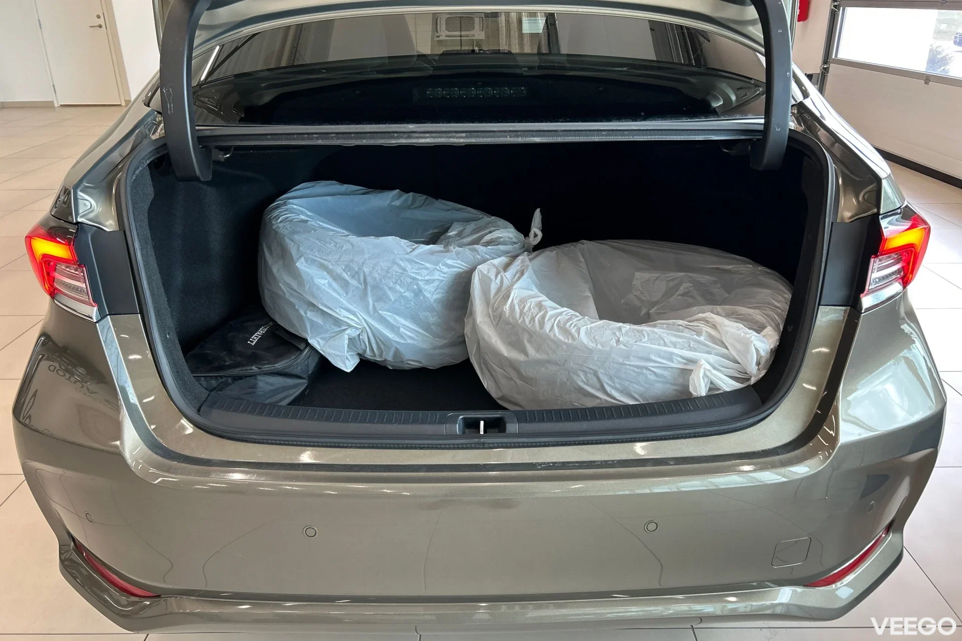 Toyota Corolla Luxury Hybrid 1.8 72kW