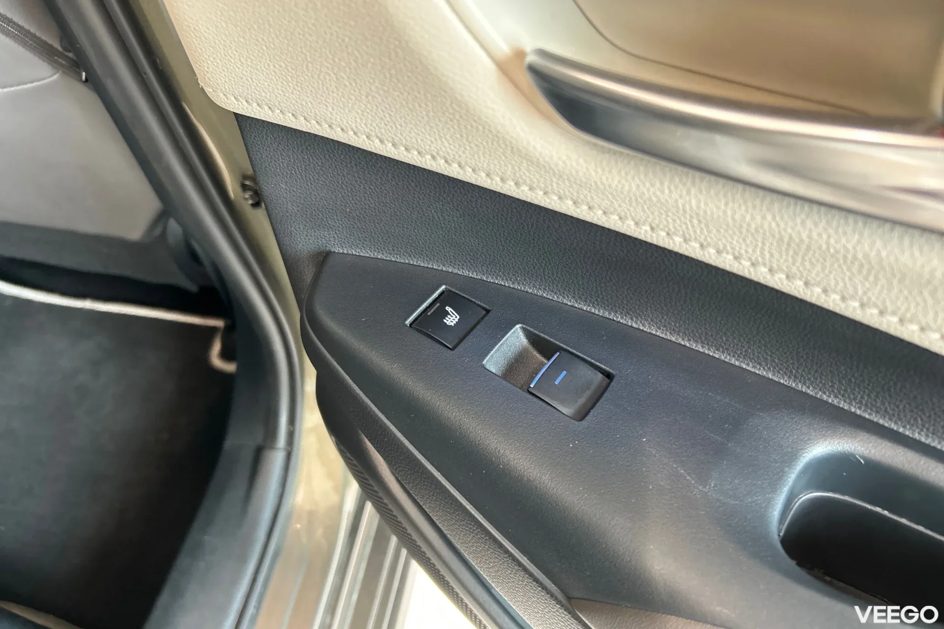 Toyota Corolla Luxury Hybrid 1.8 72kW