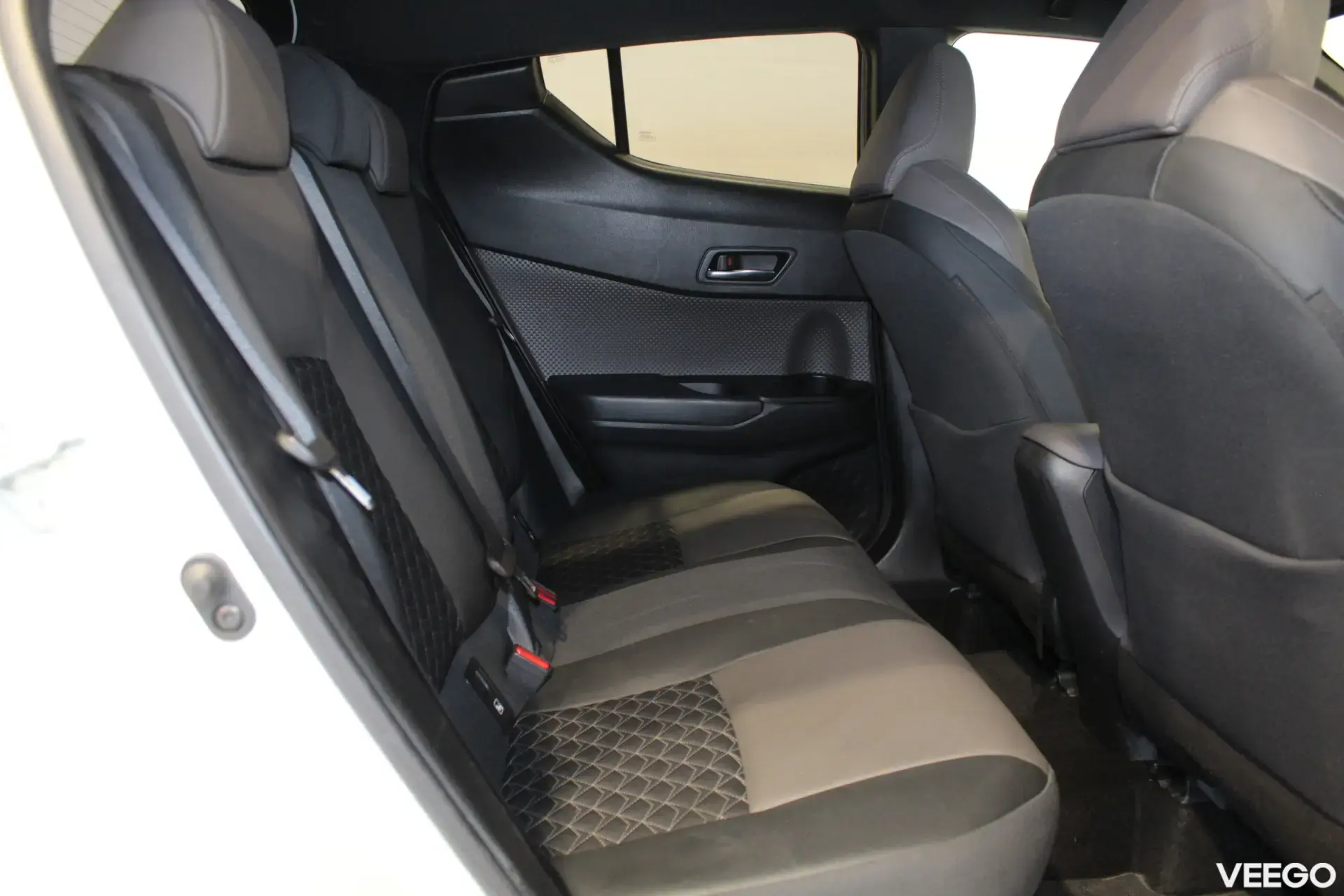 Toyota C-HR Luxury 1.8 72kW