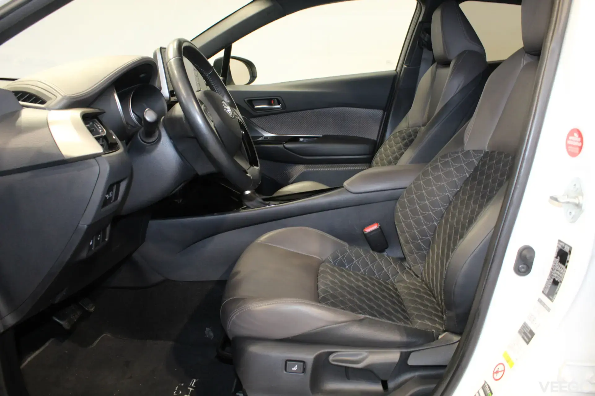 Toyota C-HR Luxury 1.8 72kW